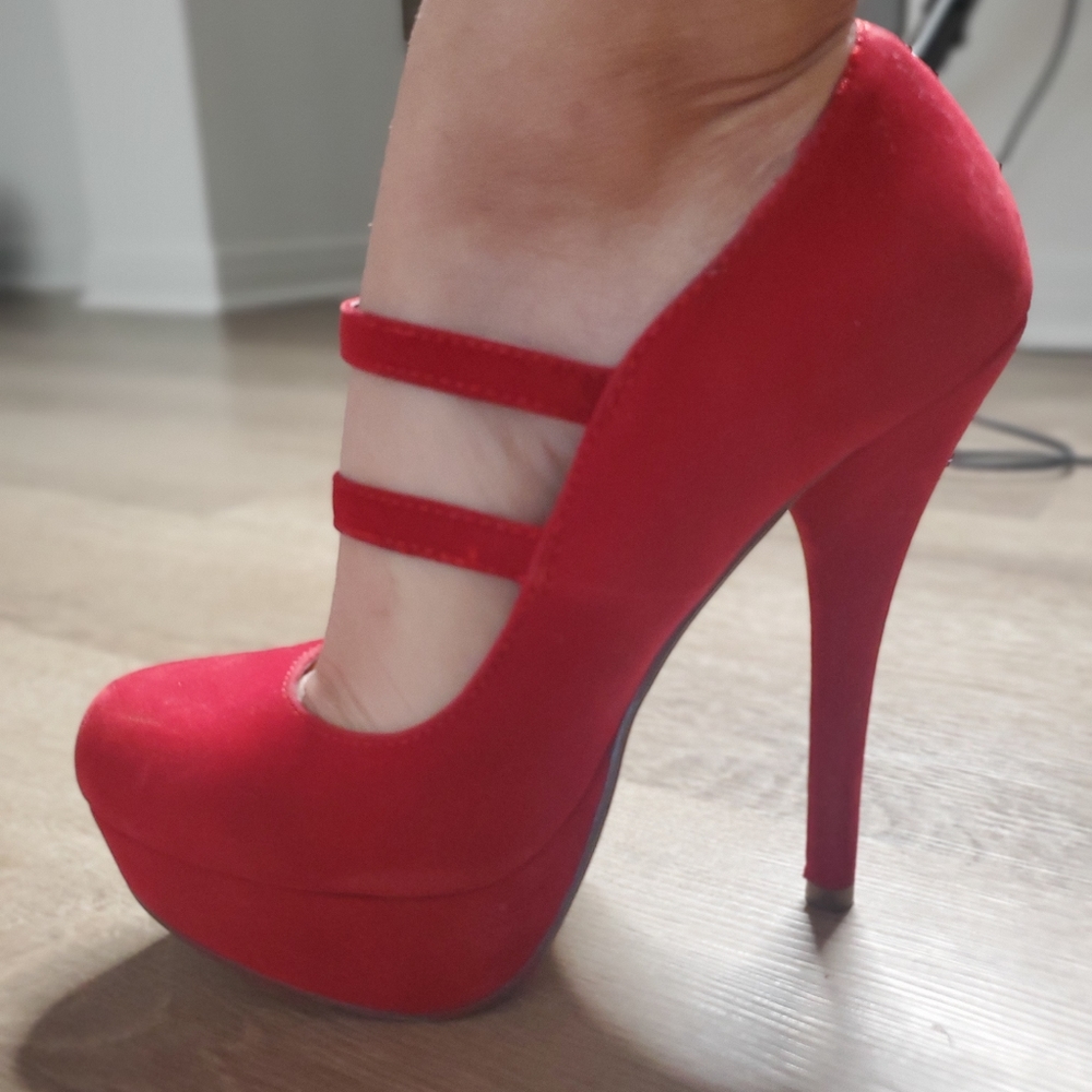 Shoes - Picture 8 of 9
